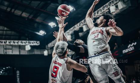 kalahkan-dewa-united-di-gim-1-final-ibl-2025,-pelita-jaya-selangkah-lagi-pertahankan-gelar