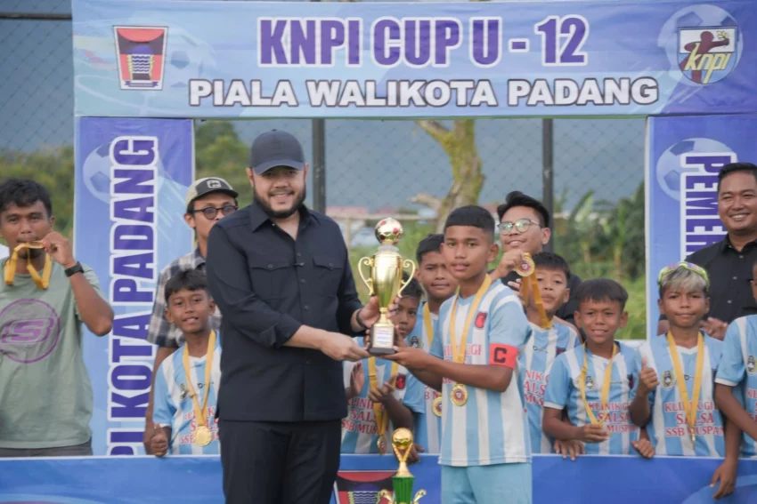 ssb-kladentis-juarai-knpi-cup-u-12,-wali-kota-padang-apresiasi-pembinaan-sepak-bola-usia-dini