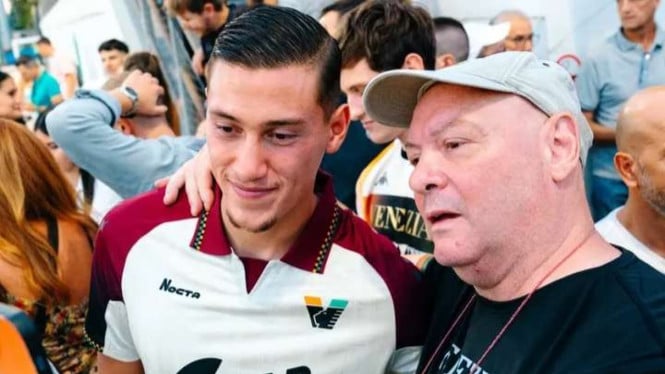 rp208-miliar!-jay-idzes-jadi-pemain-termahal-timnas-indonesia-dan-diasuh-juara-piala-dunia-2006