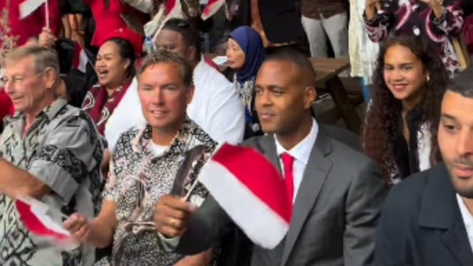 momen-patrick-kluivert-dan-alex-pastoor-meriahkan-hut-ke-80-ri-di-kbri-den-haag