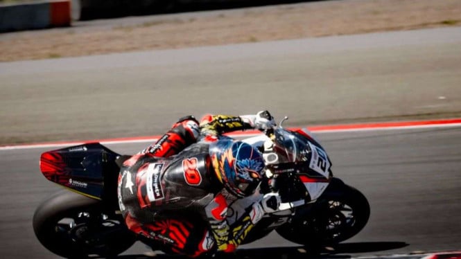 podium-bersejarah-dimas-ekky-di-mandalika-racing-series-2025