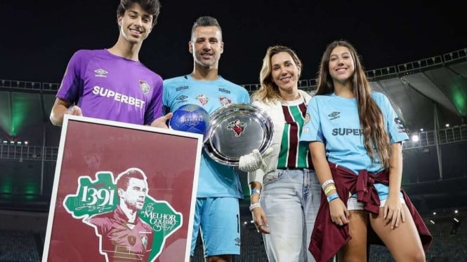 1.391-pertandingan!-kiper-fluminense-patahkan-rekor-legendaris-peter-shilton