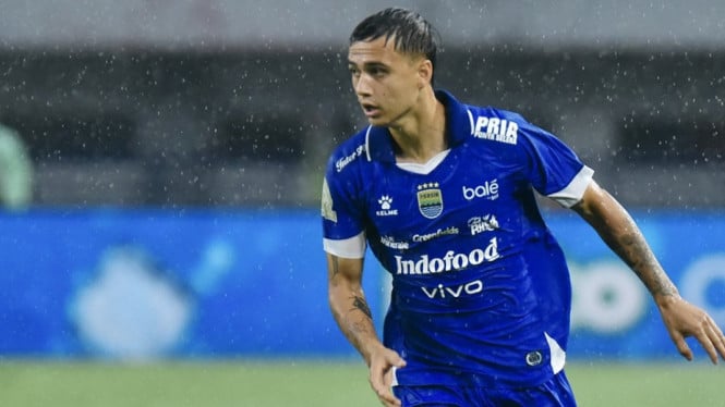 debut-gemilang-thom-haye-dan-eliano,-persib-hajar-persebaya