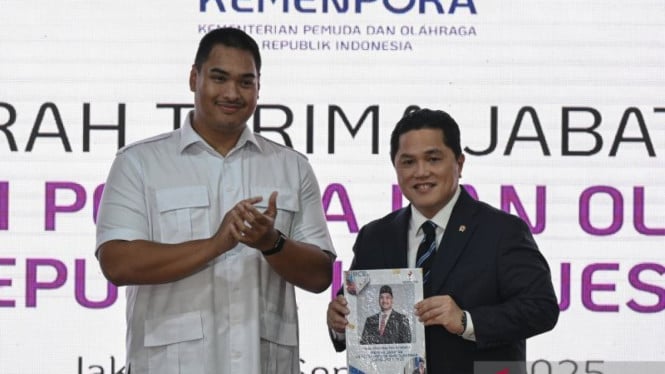 guyon-dito-ariotedjo-ke-roy-suryo:-ijazah-erick-thohir-aman-pak?
