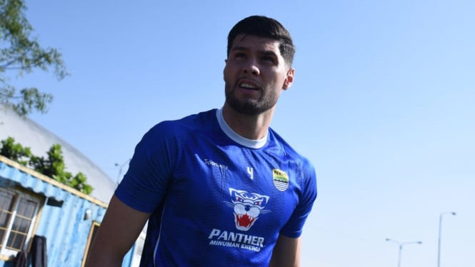 julio-cesar-tak-gentar,-persib-siap-tempur-di-markas-bangkok-united