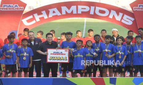 menpora-erick-tutup-piala-presiden-u-12-dan-u-15-2025-di-surabaya