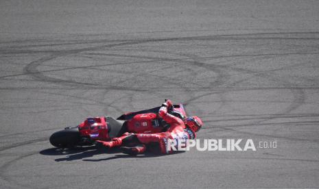 ‘kutukan’-mandalika-berlanjut,-marc-marquez-terjatuh-di-lap-pertama-motogp-indonesia