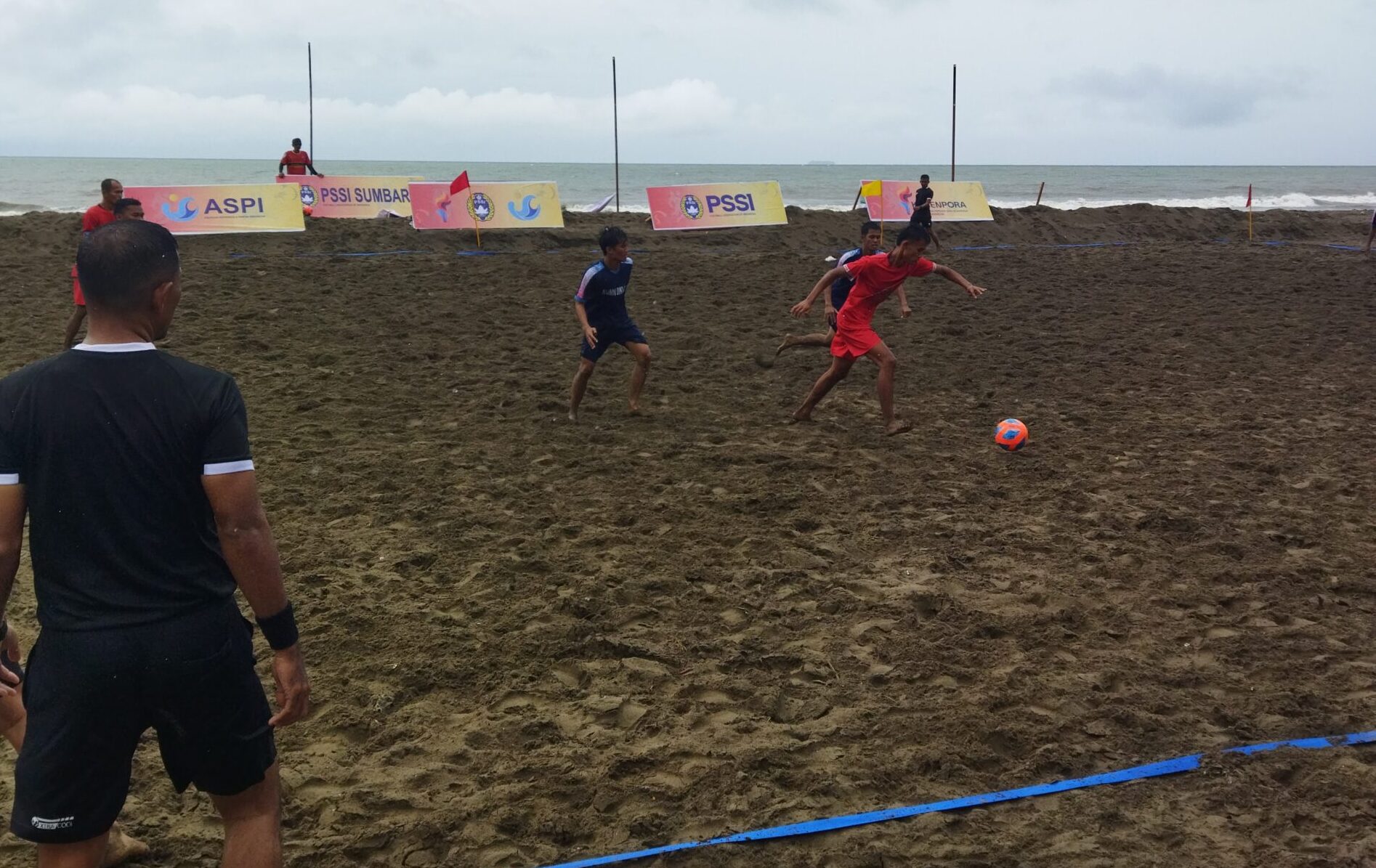 tuah-basamo-rebut-juara-3-piala-bola-pantai-sumbar,-usai-tumbangkan-remaja-tarusan