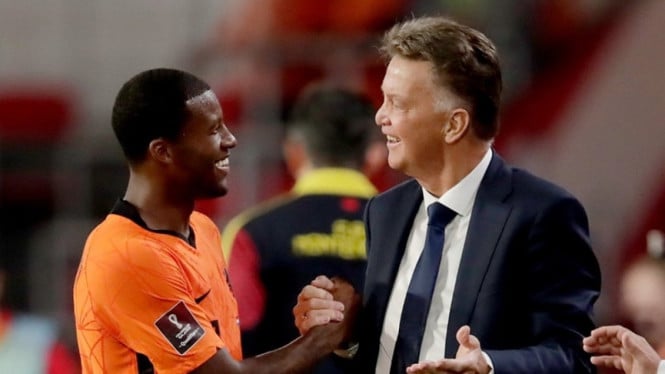 terpopuler:-pelatih-level-piala-dunia,-pssi-bayar-louis-van-gaal-2-kali-gaji-shin-tae-yong