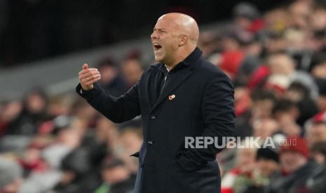 arne-slot-sanjung-dukungan-publik-anfield-yang-bantu-liverpool-kalahkan-real-madrid