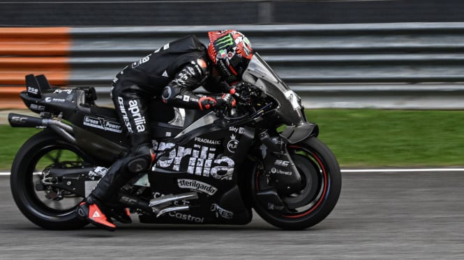 aprilia-ngamuk-di-motogp-valencia,-kunci-pole-dan-dekatkan-diri-ke-peringkat-tiga!