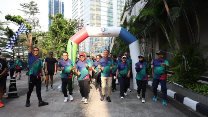 run-for-charity-dan-senam-massal-jadi-sorotan-di-usia-empat-dekade-perusahaan-reasuransi