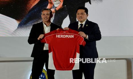 erick-thohir-ajak-semua-bersatu-untuk-sepak-bola-indonesia-dan-dukung-john-herdman