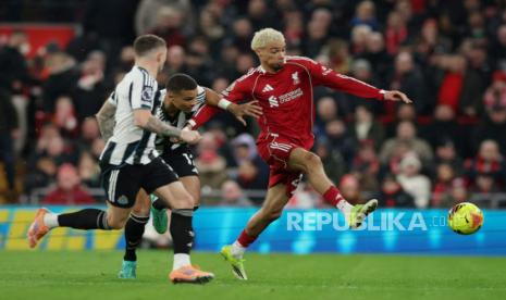 dua-gol-cepat-ekitike-bawa-liverpool-bangkit-dan-tekuk-newcastle