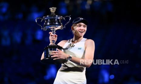 robohkan-dua-ratu-tenis,-rybakina-bangga-juara-grand-slam-australia-open-2026