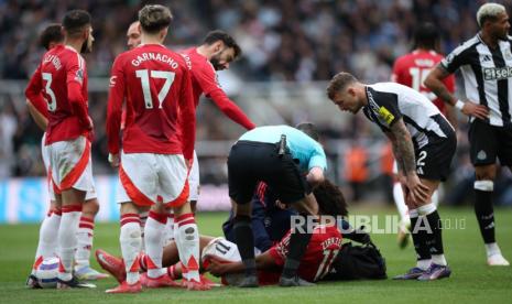 ifab-bahas-aturan-baru-di-sepak-bola:-pemain-cedera-bisa-dipaksa-menepi-satu-menit