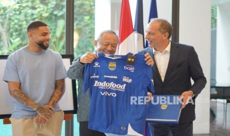 terima-manajemen-persib,-dubes-prancis-ungkan-ingin-perluas-kerja-sama-olahraga-dengan-indonesia