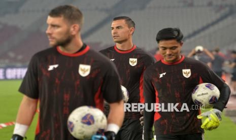 maarten-paes-menangi-penghargaan-kiper-terbaik-pssi-awards-2026