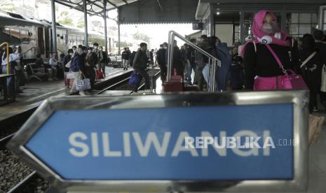 banjir-di-cibeber-buat-perjalanan-ka-siliwangi-dihentikan-sementara