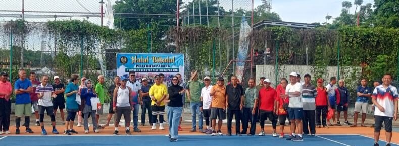 70-petenis-kota-padang-ramaikan-turnamen-tenis-eksekutif