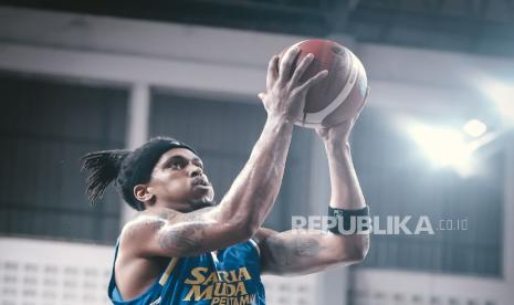 tampil-dominan-di-solo,-satria-muda-pertamina-bandung-tumbangkan-kesatria-bengawan-solo-84-69