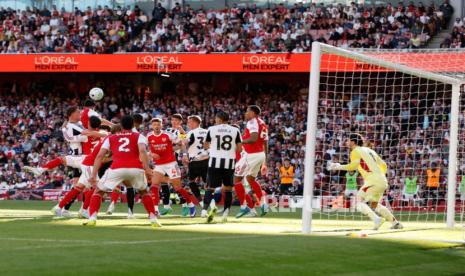 gol-eze-ke-gawang-newcastle-bawa-arsenal-kembali-ke-puncak-klasemen-liga-primer-inggris