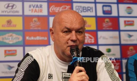 bojan-hodak-tak-terpengaruh-para-pesaing,-persib-diminta-fokus-hadapi-bhayangkara-fc-malam-ini