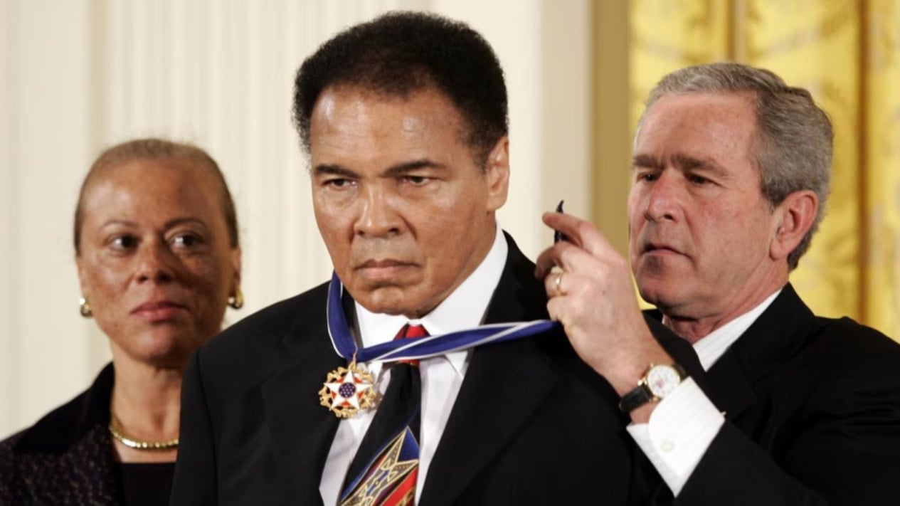 kisah-legendaris:-muhammad-ali-gemparkan-amerika-dengan-kalimat-dua-syahadat