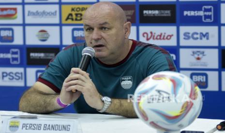 bojan-minta-persib-lupakan-euforia-dan-fokus-kunci-gelar-juara-bri-super-league-2025/2026