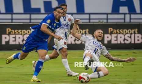 persib-juara-bri-super-league,-bobotoh-penuhi-jalanan-kota-bandung