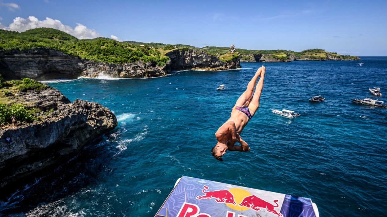bali-jadi-sorotan-dunia-usai-sukses-gelar-red-bull-cliff-diving-2026-di-nusa-penida
