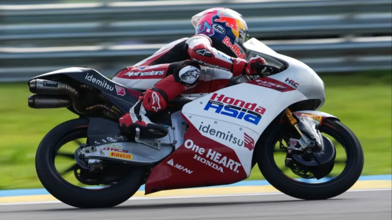 veda-ega-kena-salip-berjamaah,-tercecer-ke-posisi-21-di-moto3-gp-italia
