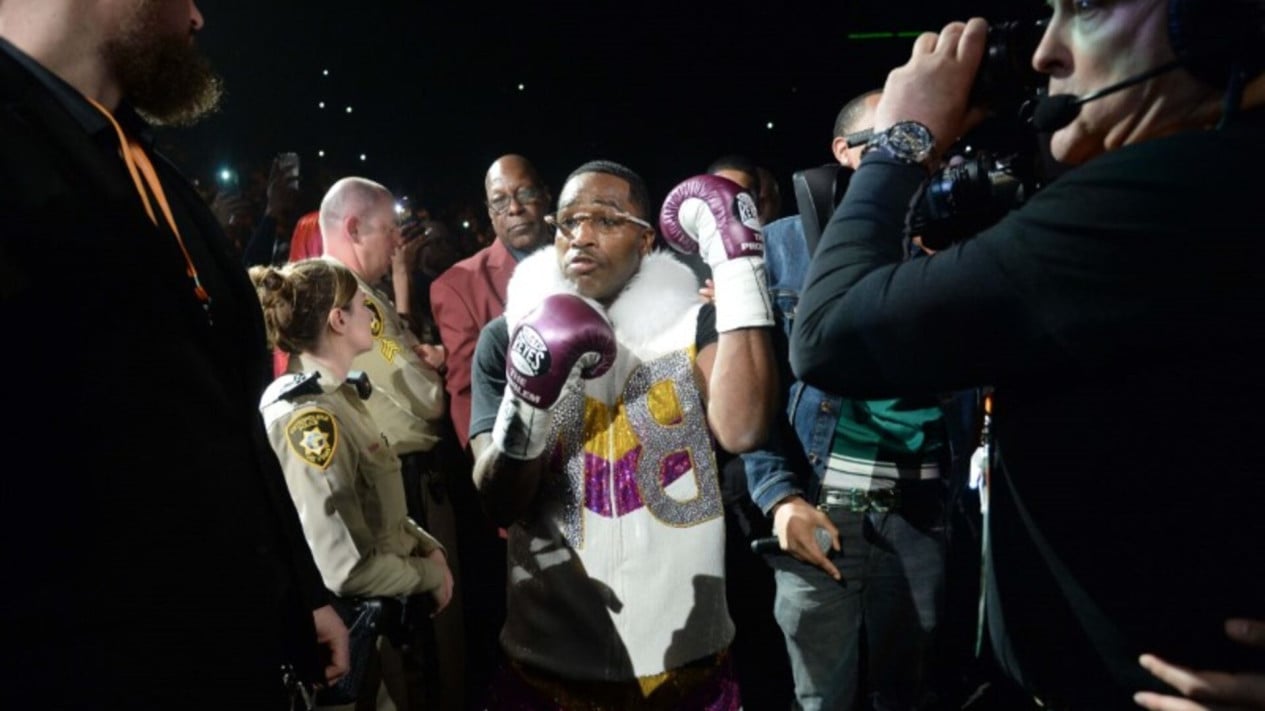 pernah-dijuluki-titisan-floyd-mayweather,-petinju-ini-viral-usai-pamer-saldo-rekening
