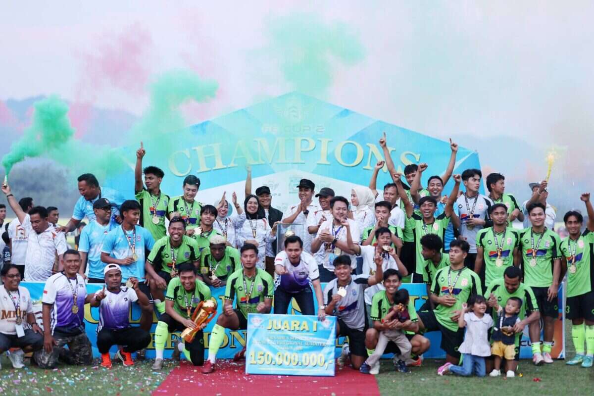 tingkatkan-pembinaan-atlet-muda,-wali-kota-solok-tutup-turnamen-fe-cup-ii
