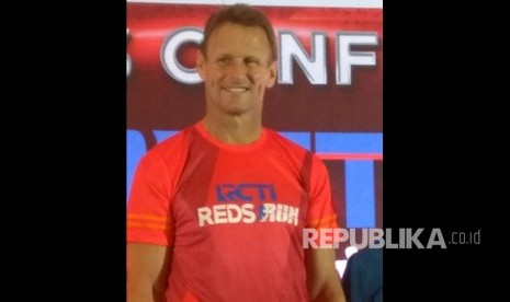 sheringham-ingatkan-inggris-soal-kerasnya-bek-argentina:-mereka-akan-tendang-nenek-sendiri-kalau…